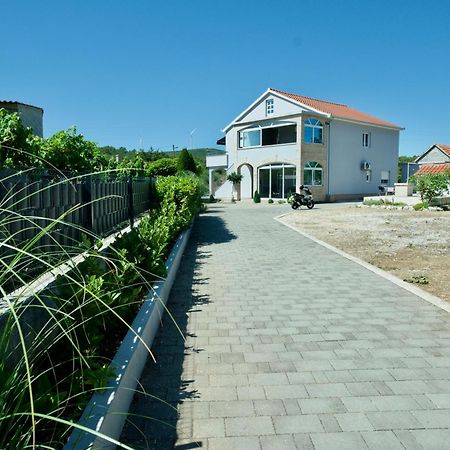 Apartment Lana Bristivica Zewnętrze zdjęcie
