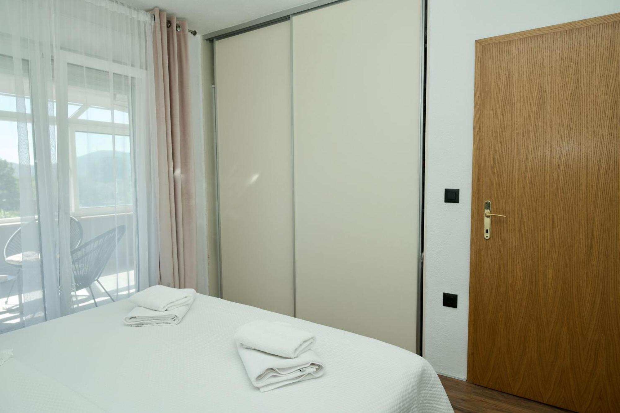 Apartment Lana Bristivica Zewnętrze zdjęcie