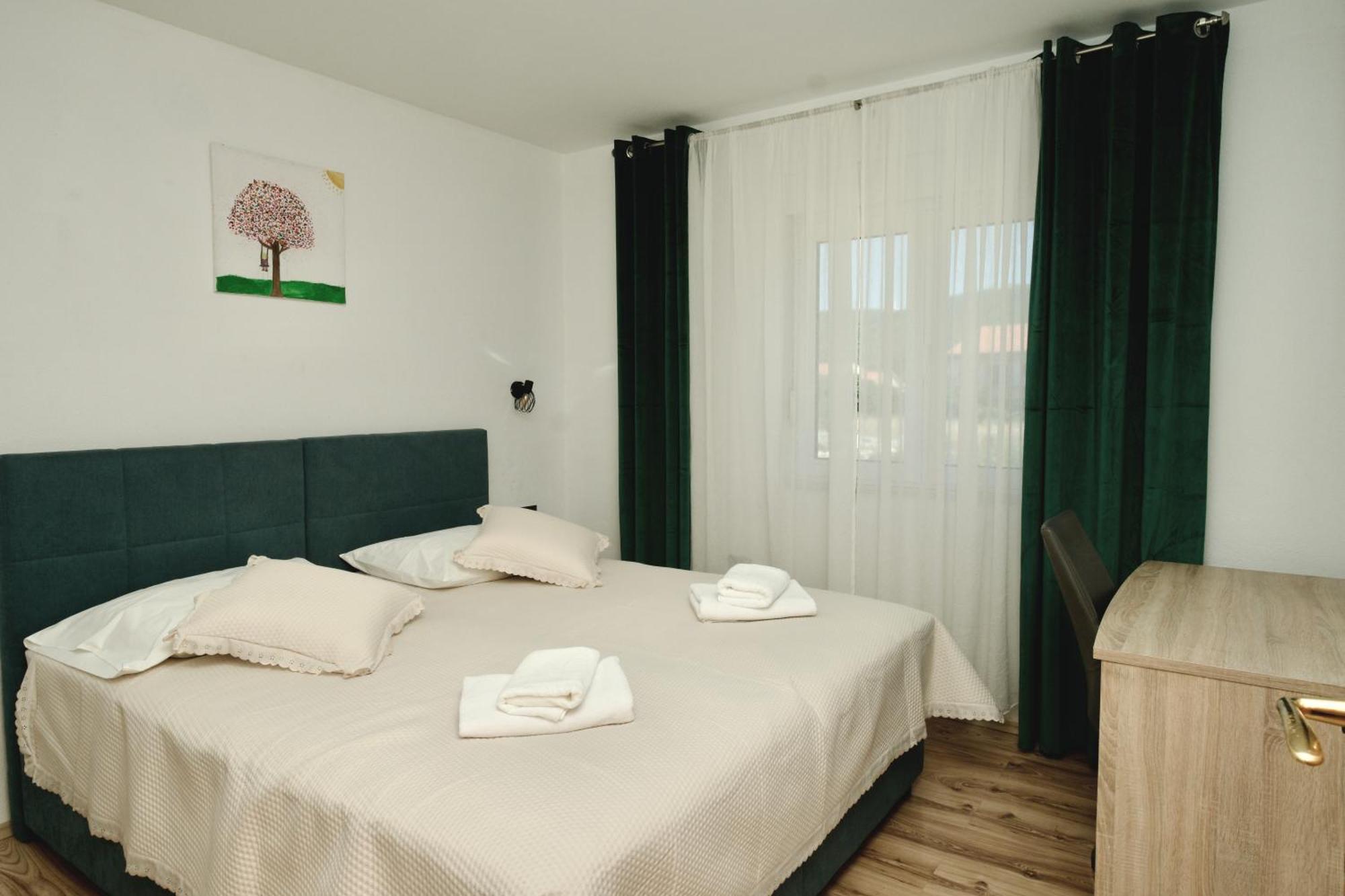 Apartment Lana Bristivica Zewnętrze zdjęcie